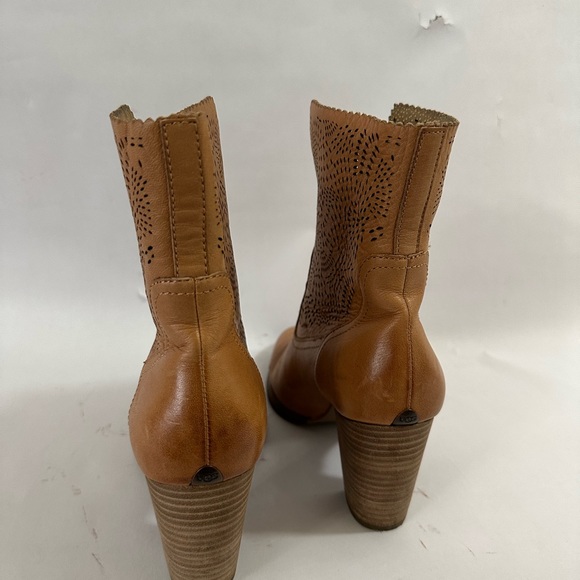 UGG booties size 9.5 - Picture 6 of 15